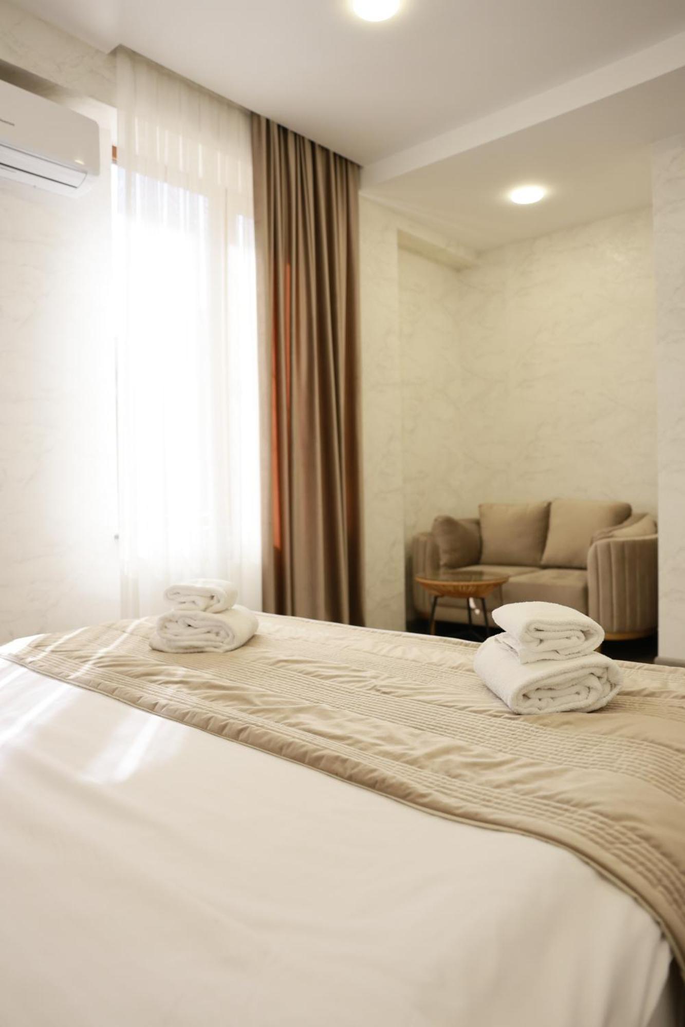 Royal Renaissance Hotel Yerevan Room photo