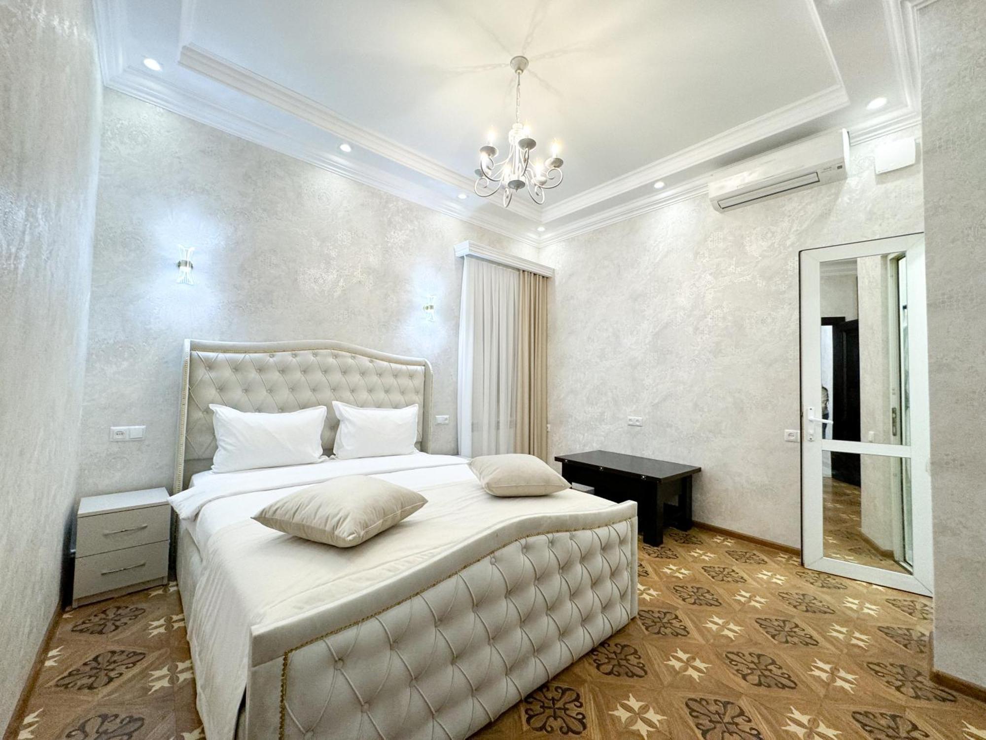 Royal Renaissance Hotel Yerevan Exterior photo