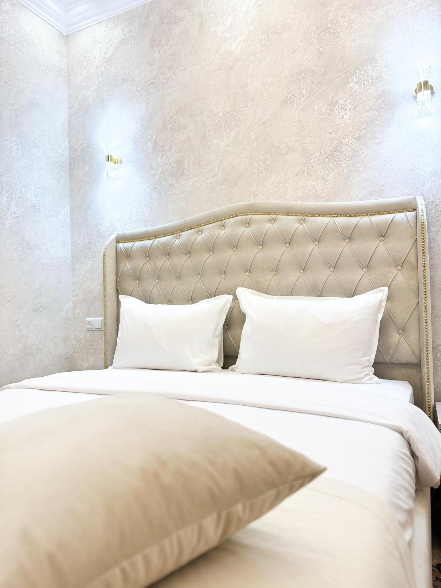 Royal Renaissance Hotel Yerevan Room photo