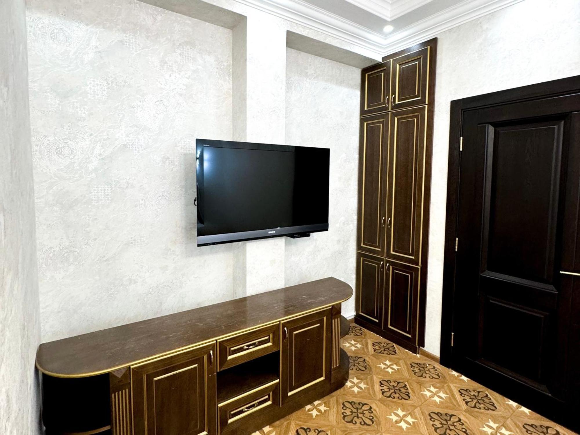 Royal Renaissance Hotel Yerevan Exterior photo