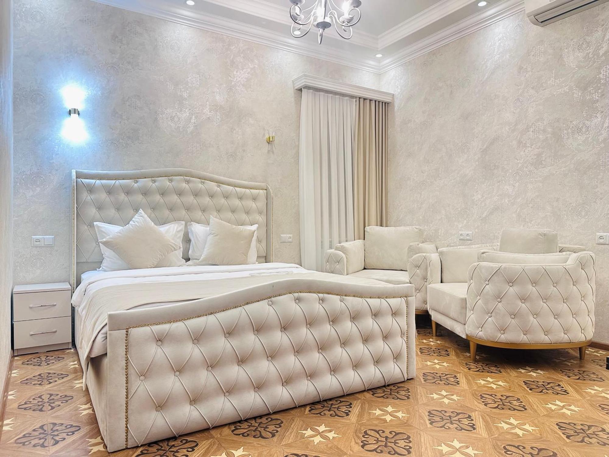 Royal Renaissance Hotel Yerevan Exterior photo