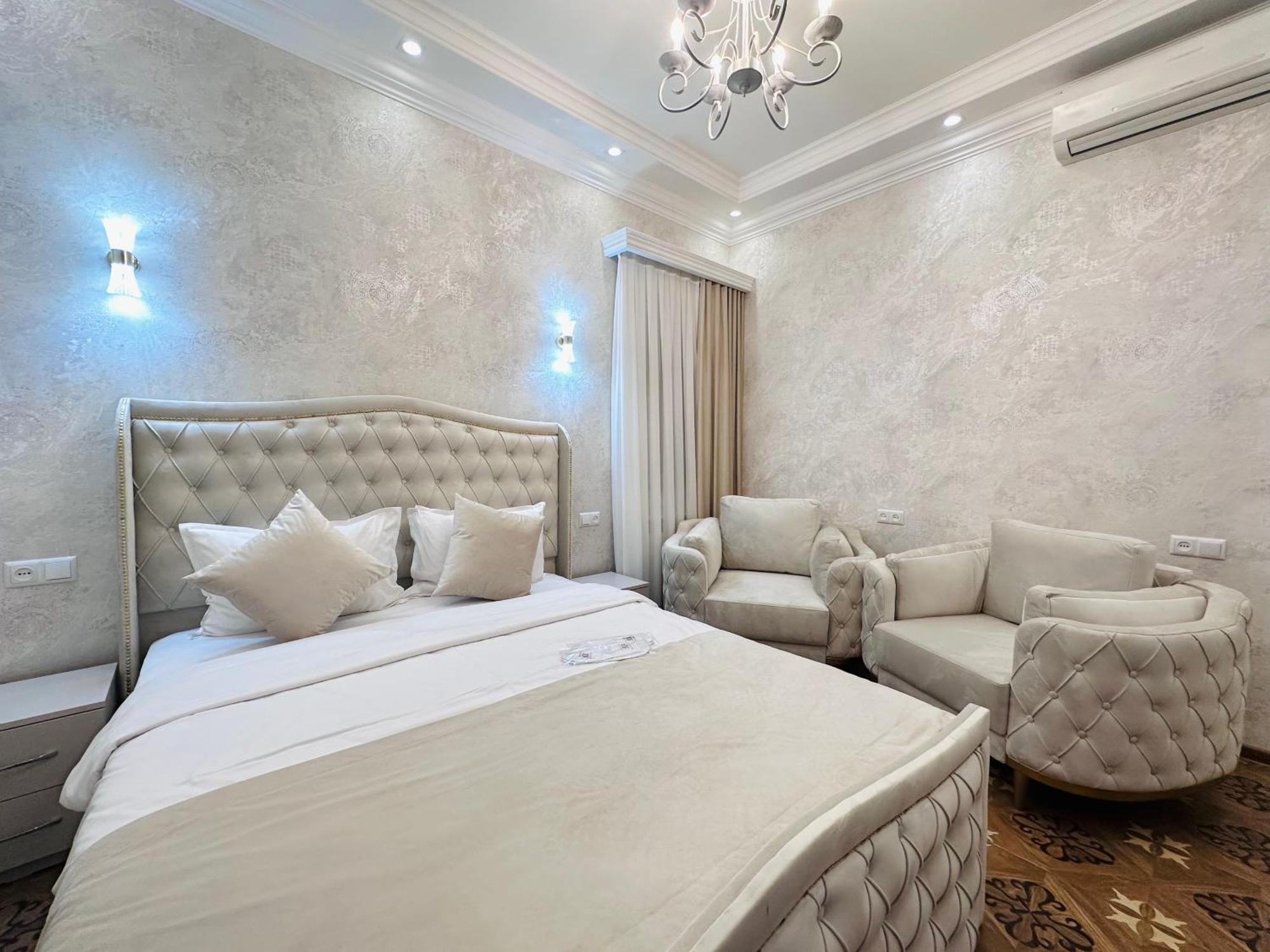 Royal Renaissance Hotel Yerevan Exterior photo